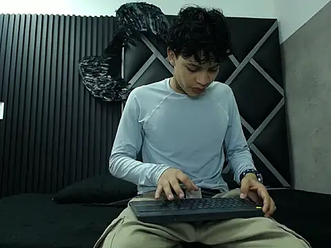 Dogan_Renzo0: онлайн-секс-чат