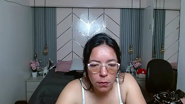 RubyThompson_ Adlı Modelin Canlı XXX Sohbeti