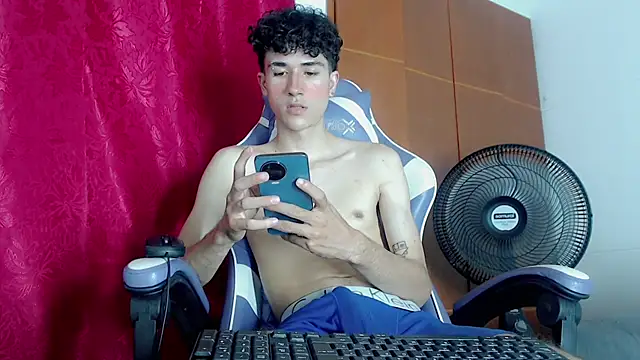 Онлайн чат XXX Johnny_cagee_