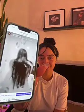 EmmyEvans1 Chat XXX in diretta