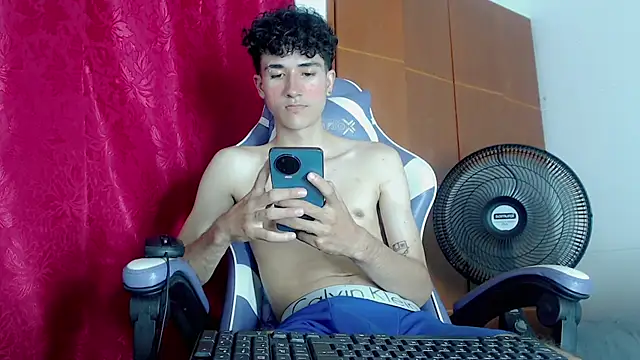 Czat XXX na żywo – Johnny_cagee_
