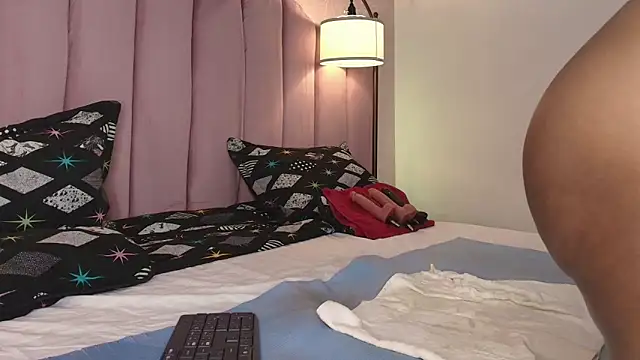 HallyBans' Live XXX Chat