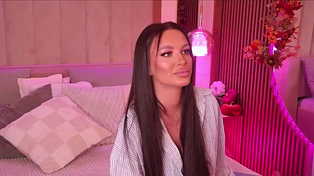 OliviaNoirr Webcam show