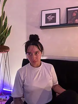 EmmyEvans1 live XXX chat