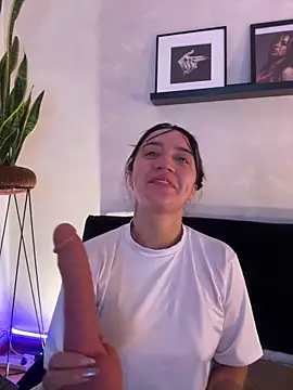 EmmyEvans1's Live XXX Chat