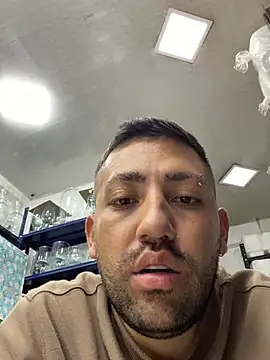 JuanZapata33's Live XXX Chat