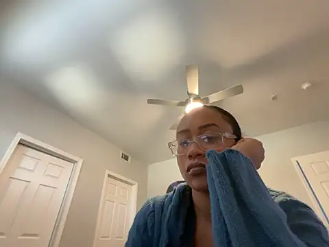 RylReese Adlı Modelin Canlı XXX Sohbeti