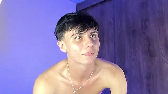 Demian_cute18 网络视讯表演