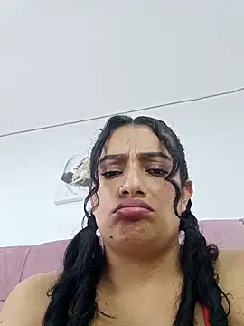 MiaKleinX Adlı Modelin Canlı XXX Sohbeti