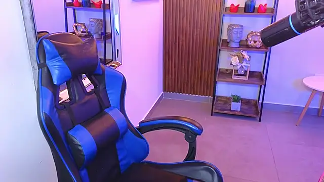 Kenya--Buhle 现场XXX聊天