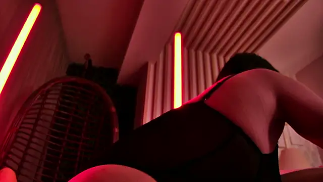 MadilynFox Adlı Modelin Canlı XXX Sohbeti