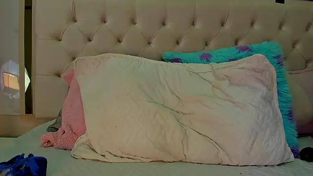 mia_vy Adlı Modelin Canlı XXX Sohbeti