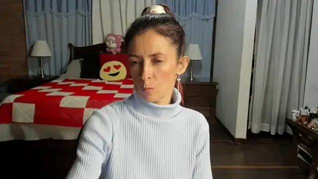 Charlotte-Willson Adlı Modelin Canlı XXX Sohbeti