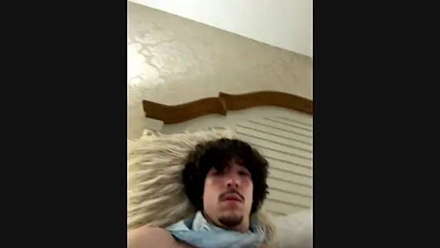 whereisefl: διαδικτυακό σόου στην κάμερα