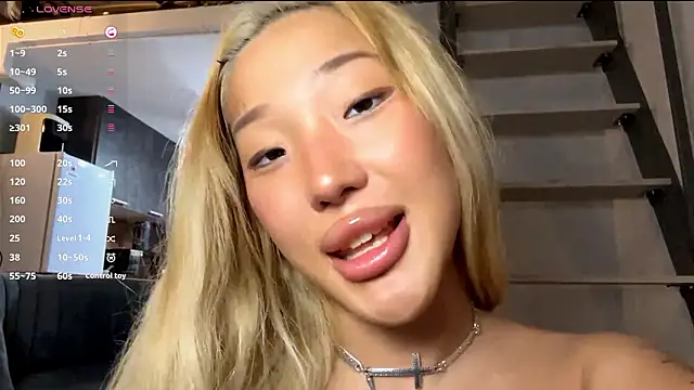 EIeniVanwart's Live XXX Chat