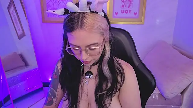 Hela_v Live XXX-chat