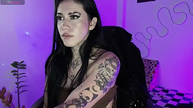 AnfisaLetyagho élő XXX-chatje