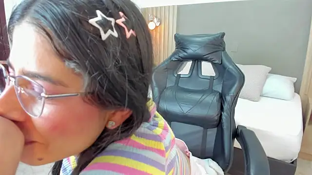 Chat +18 de carlina_15 ao vivo