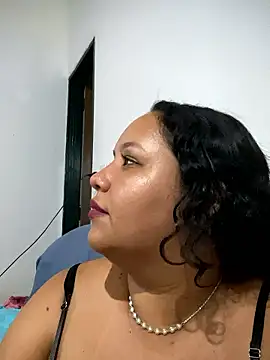 Bigostosa Chat XXX live