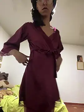 MadamLeRouge Chat XXX in diretta