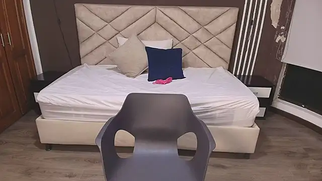 Laracooper_: онлайн-секс-чат