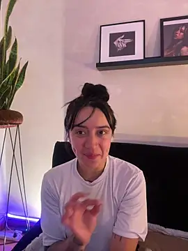 EmmyEvans1's Live XXX Chat