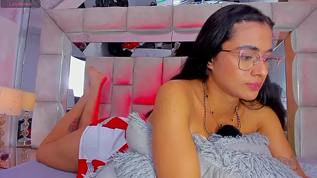 ZOEBARLOWE's Live XXX Chat