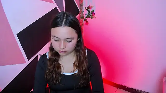 little_emma0 live XXX chat