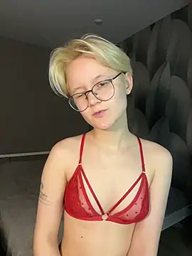 Онлайн чат XXX LuunaDorean