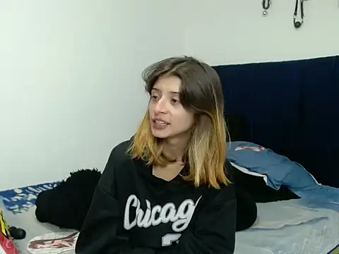 KratosAfroditacs' Live XXX Chat