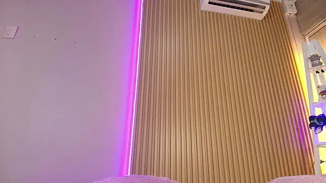 biancaa_18 Adlı Modelin Canlı XXX Sohbeti