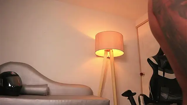 ashleyvalirya 现场XXX聊天