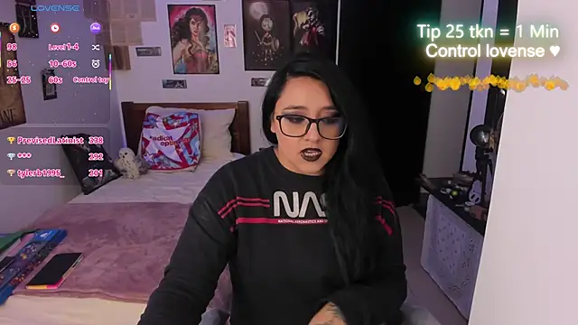 Cherry_blush_: онлайн-секс-чат