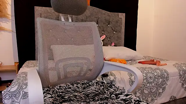 Онлайн чат XXX CamiCute_