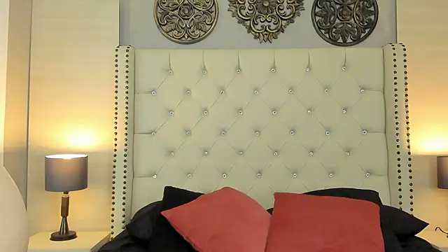 SuzzieSweet live XXX chat