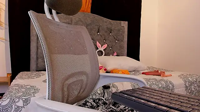 Онлайн чат XXX CamiCute_