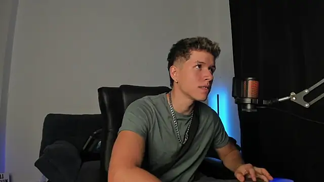 nathan_blake Adlı Modelin Canlı XXX Sohbeti