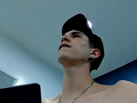 Jheampiiero 现场XXX聊天