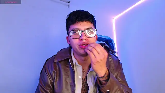 DerekMoon Live XXX-Chat