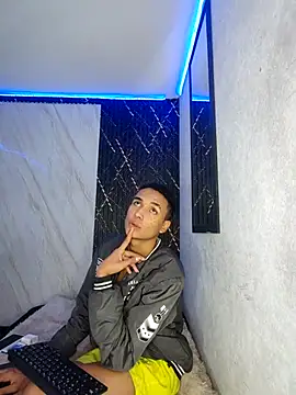 Chatroom XXX en direct de Sweet_David_