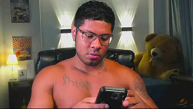 LEONHDZ Show in webcam