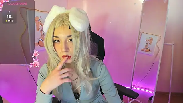 AliceeinWonderlanddd: διαδικτυακό σόου στην κάμερα