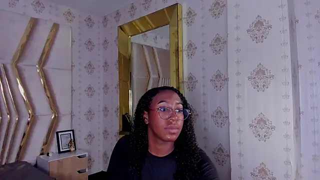 Qeen_blackk Chat XXX live