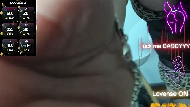 esmeraldamfc's Live XXX Chat