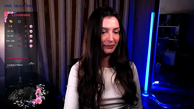 Laura_BessのライブXXXチャット