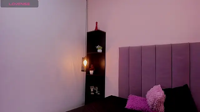 AnnyroseeのライブXXXチャット