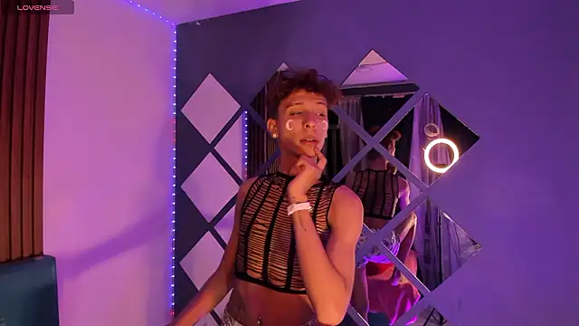 Max_Steell Show in webcam