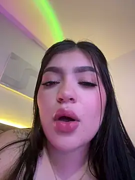 XXX chat uživo modela MarianaBaez1