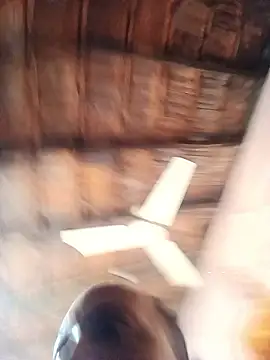 Abhikery: διαδικτυακό σόου στην κάμερα