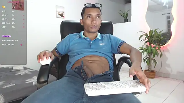 Aaronblack1_ Chat XXX live